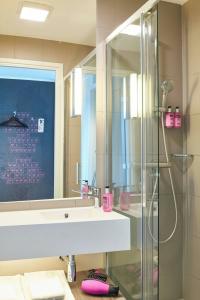 Moxy Frankfurt Airport - 50