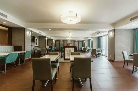 Hampton Inn Bismarck - 66