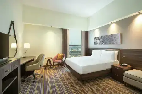Hampton by Hilton Dubai Airport - 1