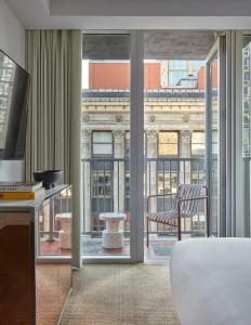 Mondrian Park Avenue - 11