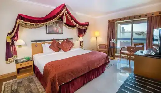 Holiday International - 10