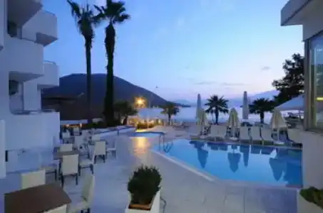 MARBAS SELECT BEACH , Adult Only 14 Plus - 58