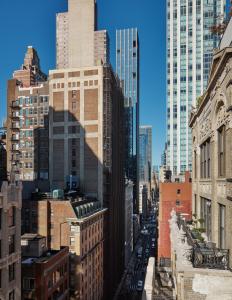 Mondrian Park Avenue - 95