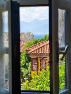 KIANA KALEİÇİ - 15