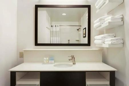 Hampton Inn Burlington - Colchester - 8