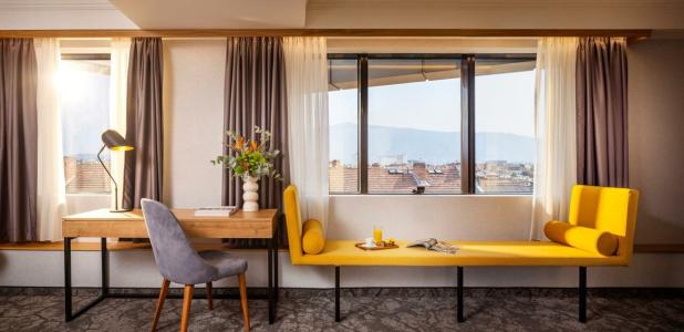 Rosslyn Thracia Sofia - 37