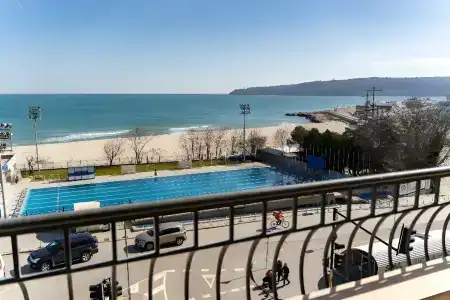 Panorama - Free EV Charging Station - 89