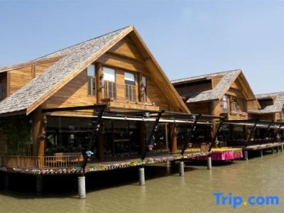 The Beach Front Resort, Pattaya - 24