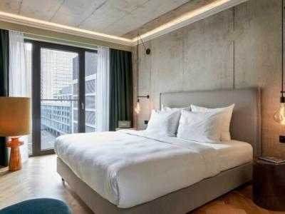 Gekko House Frankfurt, a Tribute Portfolio - 22