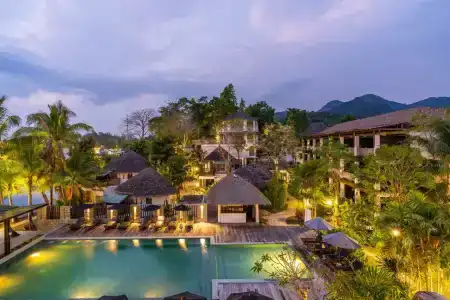 Aana Resort & Spa