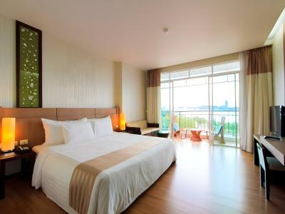 Pattaya Discovery Beach - SHA Extra Plus - 98