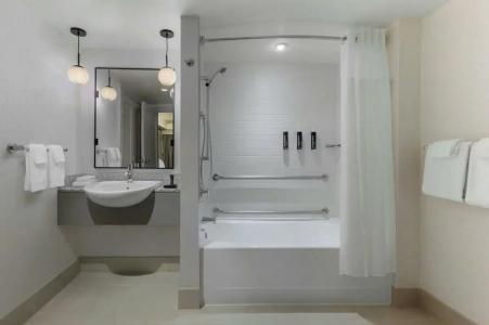 Renaissance Boston Seaport - 88