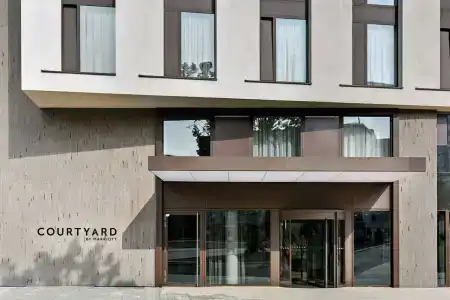 Courtyard by Marriott Hamburg City - 3