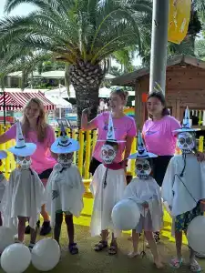 Sailor's Beach Club - 94