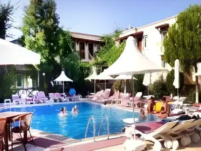 Moonshine & Suites - 5