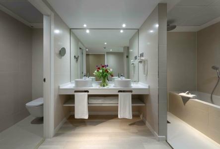 Barcelo Bilbao Nervion - 54