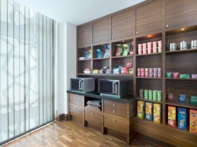 Hilton Garden Inn Dubai Al Muraqabat - Deira - 81