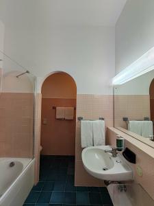 Grand Excelsior - 99