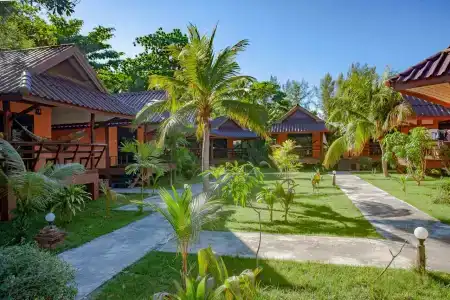 Lanta Pearl Beach Resort - 0