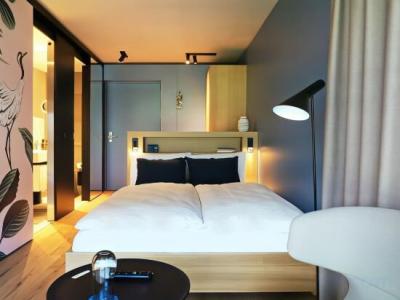 THE FLAG West M. - 30