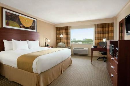 DoubleTree by Hilton Dallas - Love Field - 86