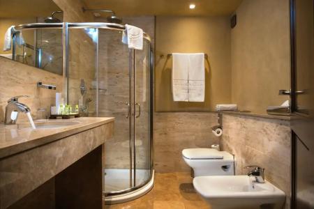Rosslyn Thracia Sofia - 92