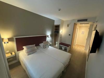 Kyriad Paris 18 - Porte de Clignancourt - Montmartre - 29