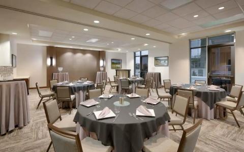Hyatt Place Anchorage-Midtown - 13