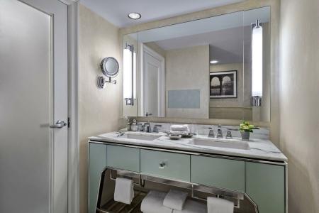 Loews Regency New York - 76