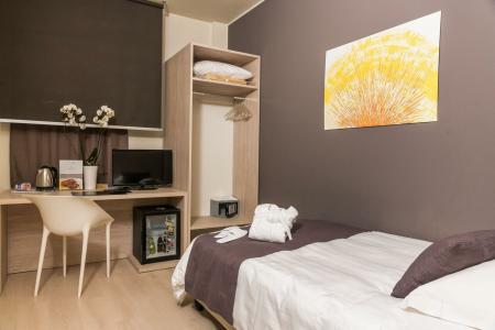 Helios & Restaurant - 77