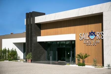 Sailor's Beach Club - 22