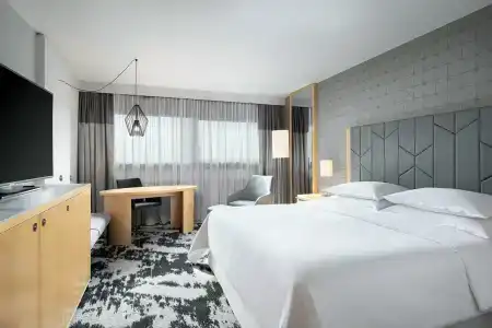Sheraton Frankfurt Airport & Conference Center - 1