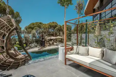 Unique Life Style - 53