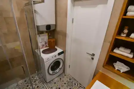 Apart M.S. KATUNJANIN - 38