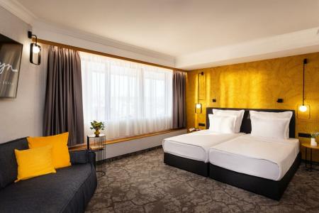 Rosslyn Thracia Sofia - 83