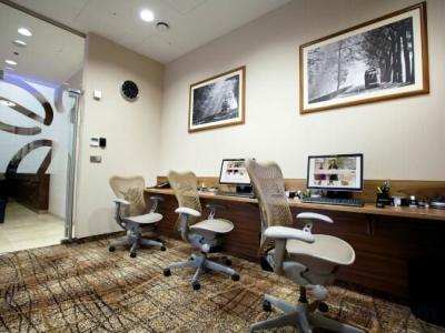 Hilton Garden Inn Dubai Al Muraqabat - Deira - 32