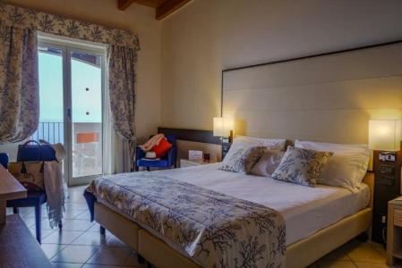 GH Avalon Sikani - 82