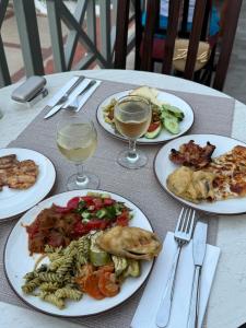 Marti La Perla - Adult Only+16 - 97