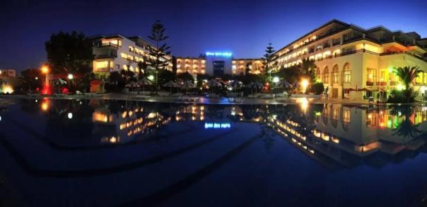 Riviera - Family and couples only - 23