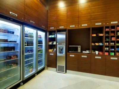 Hilton Garden Inn Dubai Al Muraqabat - Deira - 34