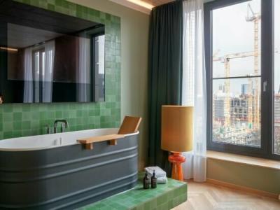 Gekko House Frankfurt, a Tribute Portfolio - 72