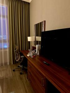 Hilton Garden Inn Dubai Al Muraqabat - Deira - 37