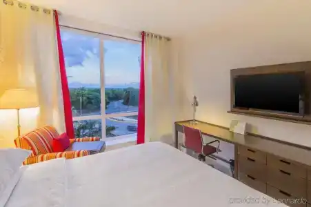 Four Points by Sheraton - 86