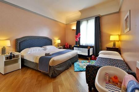 Rivoli Boutique - 80