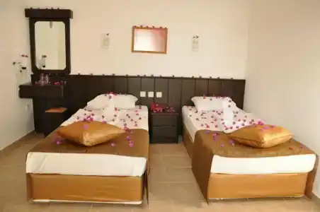 Kleopatra Celine - 30