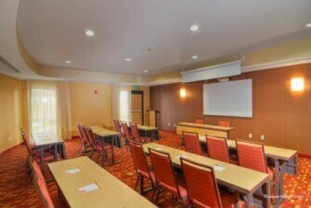 Courtyard Medford Airport - 90