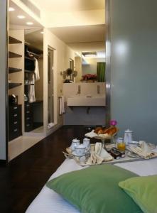 Sina Bernini Bristol, Autograph Collection - 30