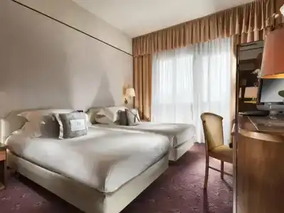 Waldorf Suite - 2