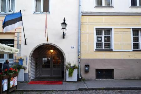 Three Crowns Residents - 62