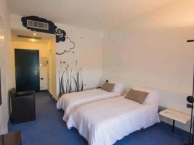 Helios & Restaurant - 13